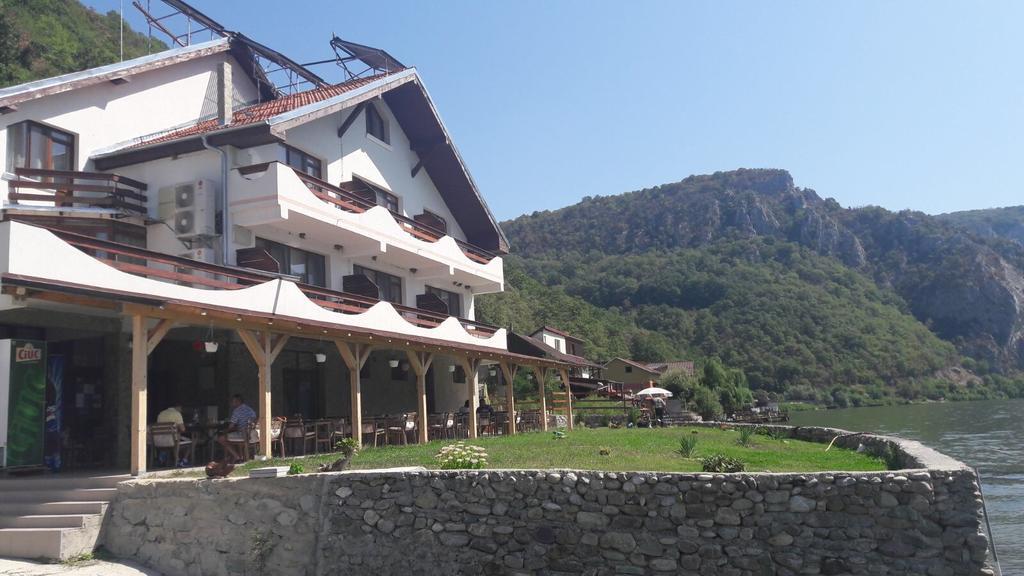 Pensiunea Cazanele Dunarii Hotel Dubova Exterior photo